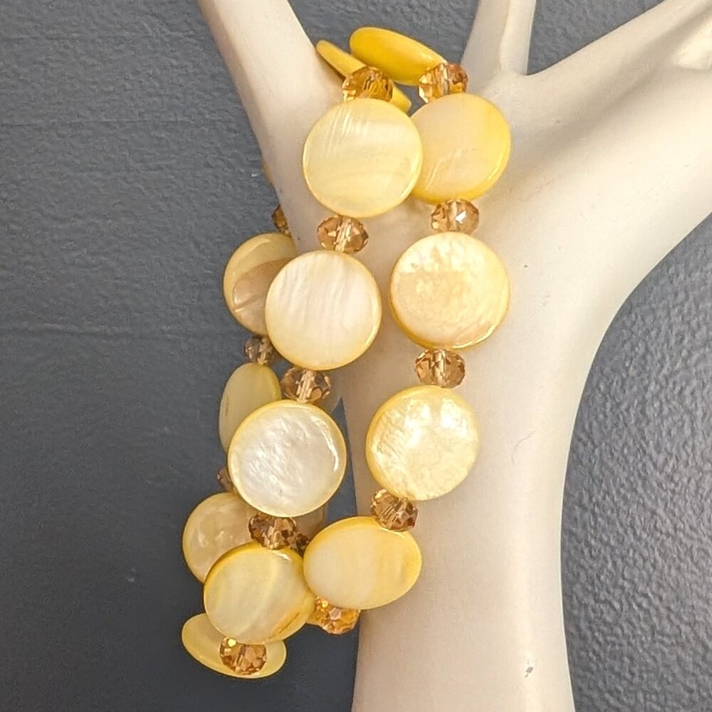 Pale yellow dyed shell beaded stretch bracelet with crystal accents